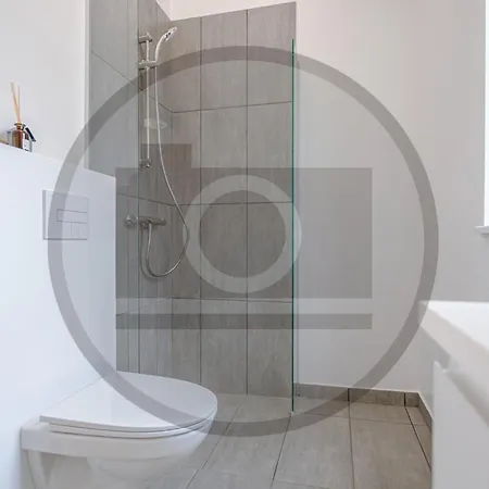 4 Bedroom Pet Friendly In *