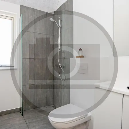 Gorgeous In With Jacuzzi Holiday home