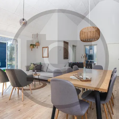 Holiday home Gorgeous In With Jacuzzi Glesborg