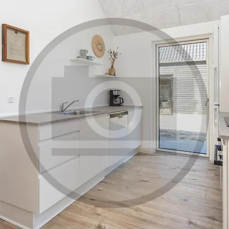4 Bedroom Pet Friendly In *