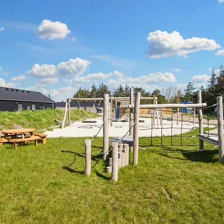 Gorgeous In With Jacuzzi Holiday home *