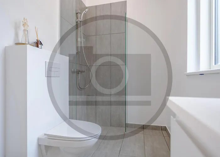4 Bedroom Pet Friendly In *